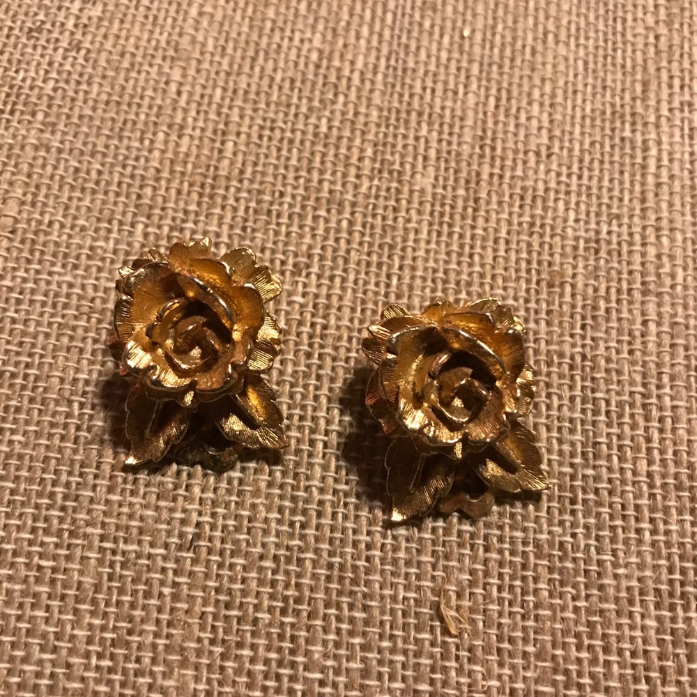 Gold tone vintage clip earrings